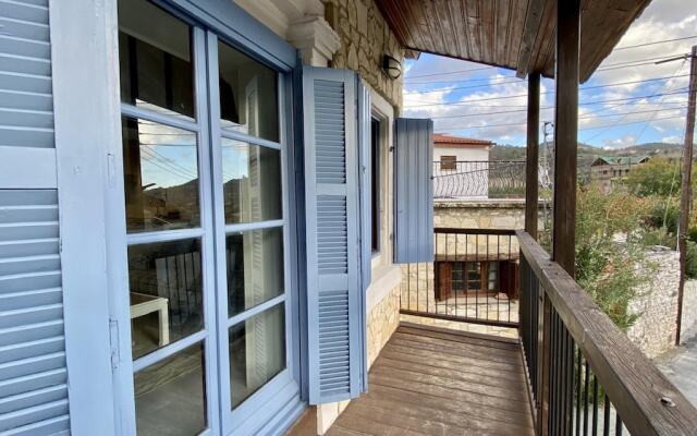 Leonys House in Dhoros