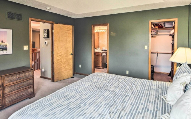 Pet-friendly Kansas City Stay w/ Deck!