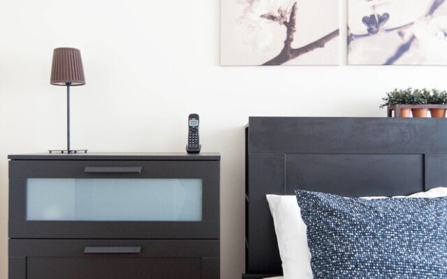 Slick 1BR Right Downtown by Namastay