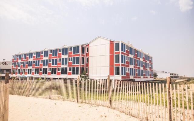 Surf Club Oceanfront Hotel