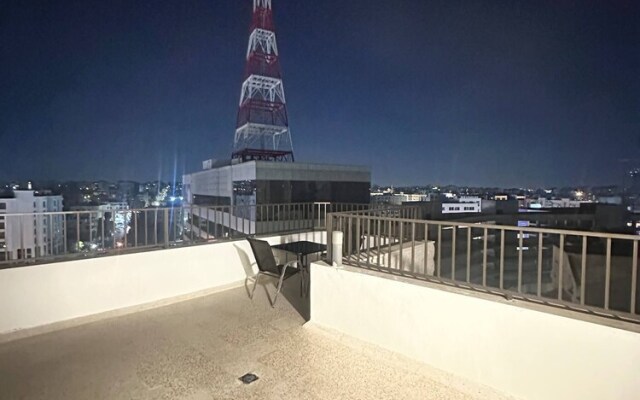 Cozy Rooftop Near Al Services 23