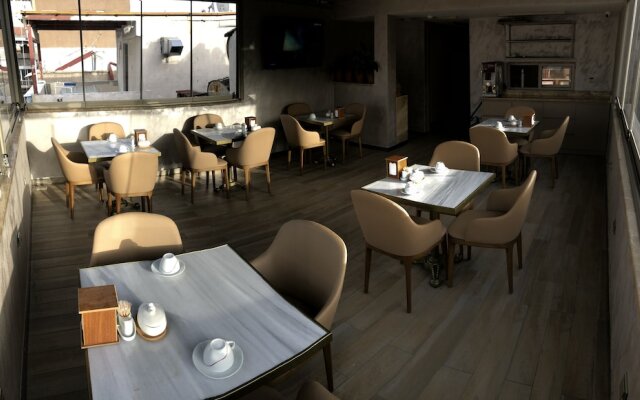 X-Nellyi Boutique Hotel