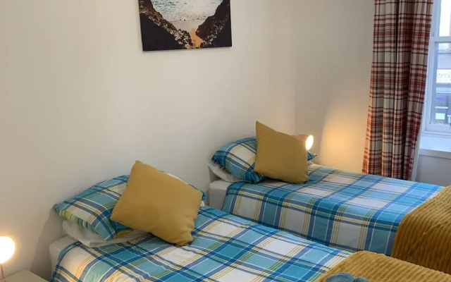 High street Flat