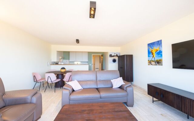 Spacious Apartment With Terrace