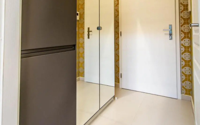Bourgeois Apartment in Cultural Heritage Building by Ruterra