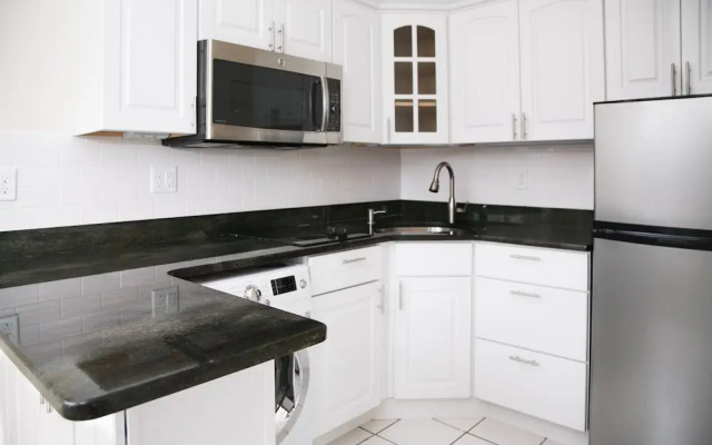Pleasant Back Bay Suites by Sonder