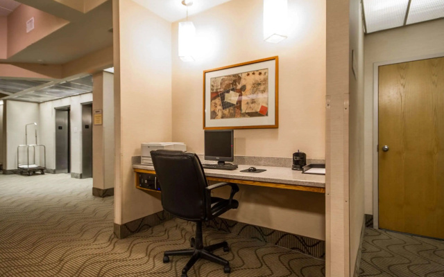 Comfort Inn & Suites Madison - Airport