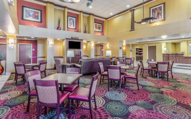 Holiday Inn Express Hotel & Suites Bowling Green, an IHG Hotel