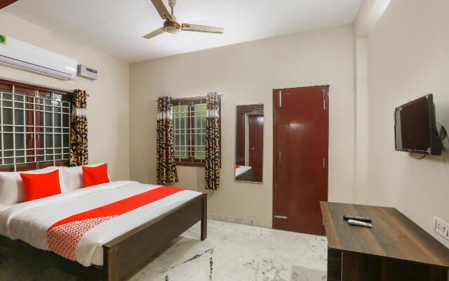 OYO Flagship 68453 Essential Residency