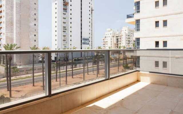 Netanya Family Apt & Balcony by FeelHome