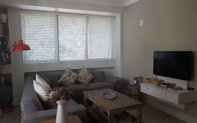 Modern, centrally located Dorp street Apartment