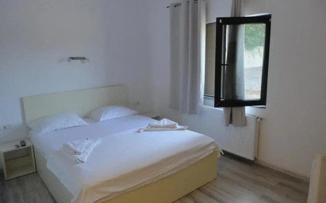 Greenstone Land - Corbu