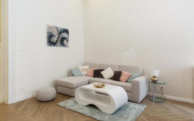 Jenny luxury two bedrooms apartment.