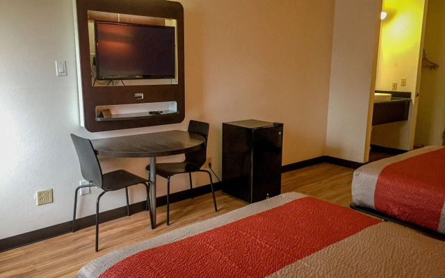 Motel 6 Woodway, TX