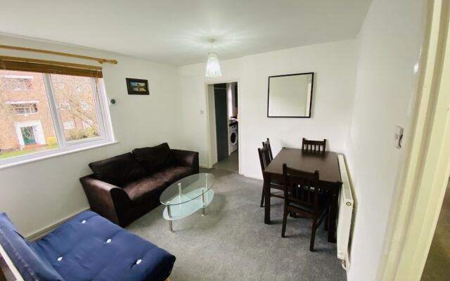 Nice 3-Bed Apartment Close to Heathrow