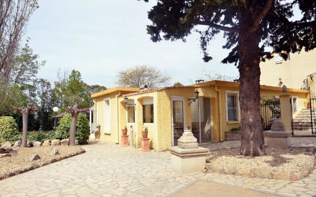 House With 2 Bedrooms in Béziers, With Pool Access, Furnished Garden a