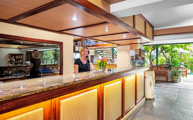 Bay Village Tropical Retreat & Apartments
