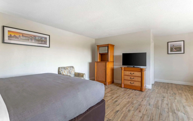Quality Inn & Suites St Augustine Beach Area