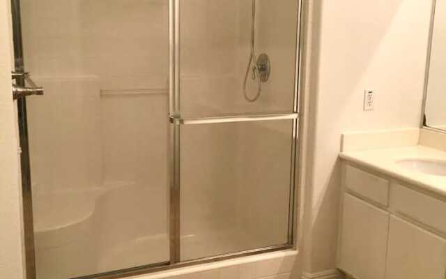 Beautiful 3 Bedroom Townhome in Irvine