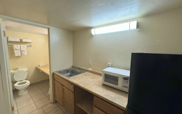 Big Chile Inn & Suites