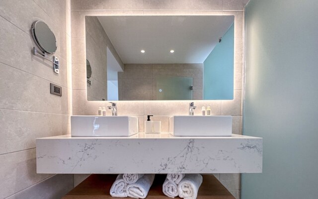 Luxury 3 bedroom apartment at the beach