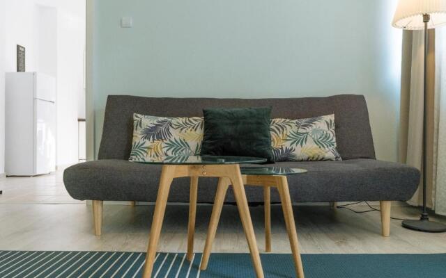 Spacious and Quiet - City Center Apartment