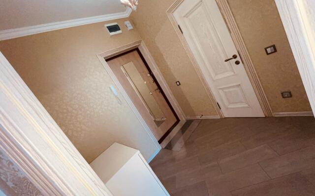 Be Happy (Би Хеппи) на улице Жлобы