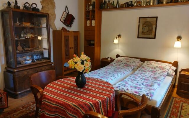 Room in Farmhouse - Rustic Charm - two Bedroom Suite 8601
