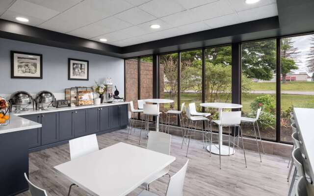 Travelodge by Wyndham Barrie