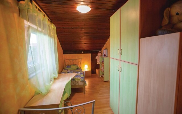 Awesome Apartment in Medulin With 5 Bedrooms and Internet