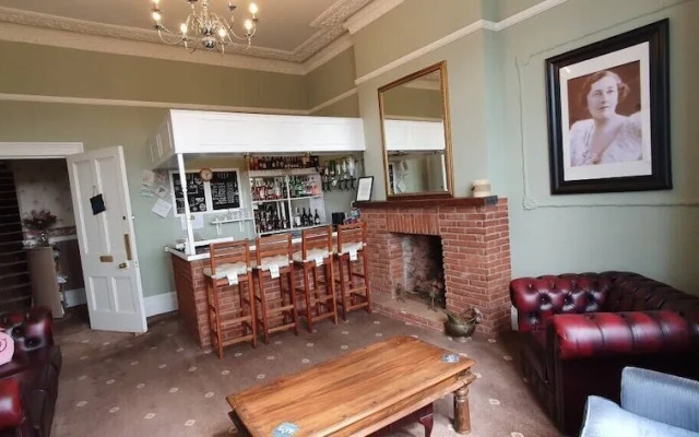 Heathcliff House, Exclusively for Adults, Free Large Car Park