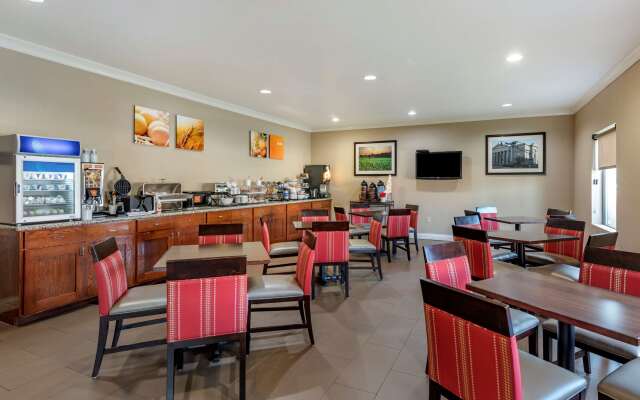 Comfort Inn & Suites Muncie Near University