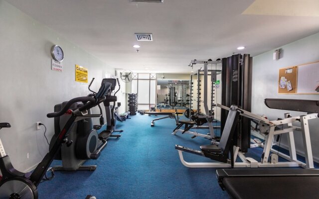 Cosy Two Bedroom in CBD with Pool