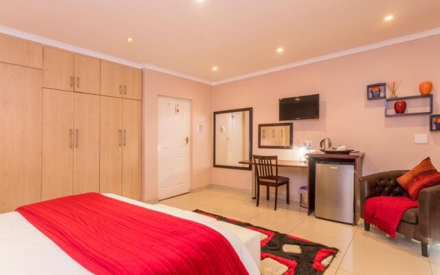 "room in Guest Room - Luxury Executive Double Room for 2 Guests With Ensuite Bathroom, in Ballito"