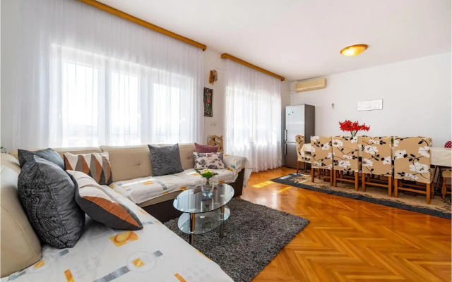 Five-Bedroom Holiday Home in Rovanjska