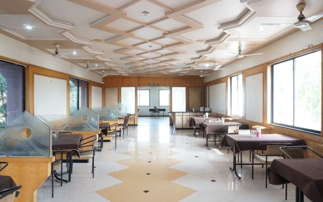 OYO 24487 Hotel Raj Regency