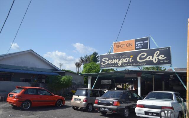 SPOT ON 89821 Batu Maung Sempoi Inn And Cafe