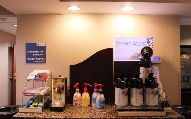 Holiday Inn Express Hotel & Suites Danbury - I-84 by IHG