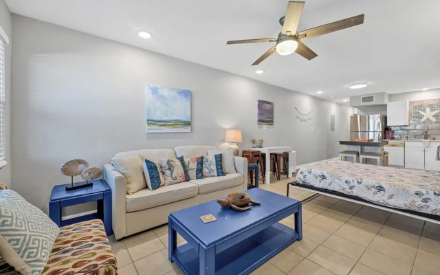 Bb892#104-cristy's Crab Shack