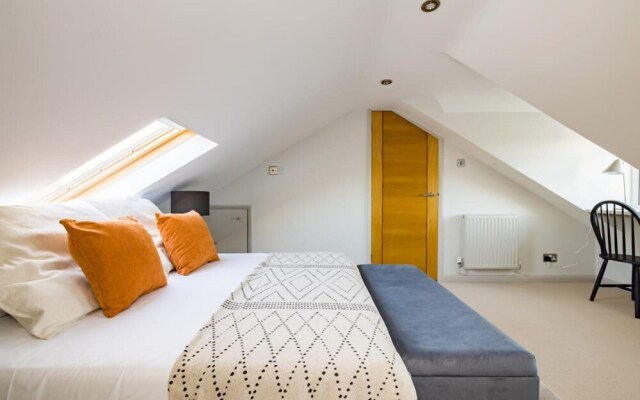 The Wycombe House - Inviting 5bdr House With Garden