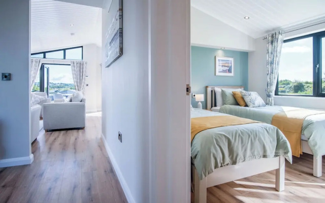 Swanlake Lodge - 3 Bedroom Holiday Home - Penally