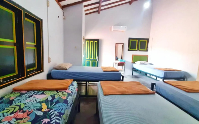 Sonosewu Guesthouse Syariah – Guest Rooms – Yogyakarta