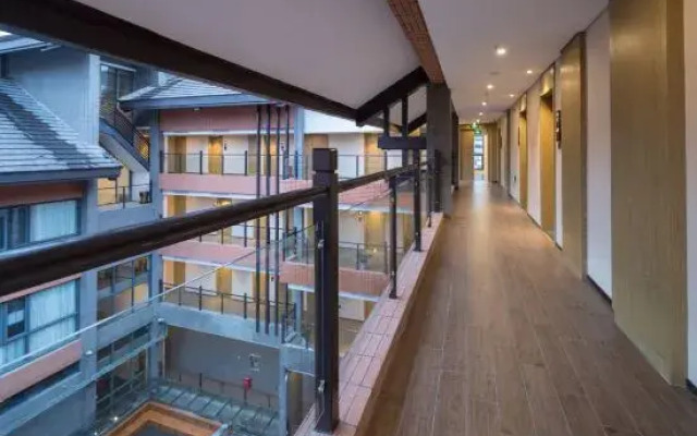 Mingyue Mountain Chancha Hot Spring Hotel