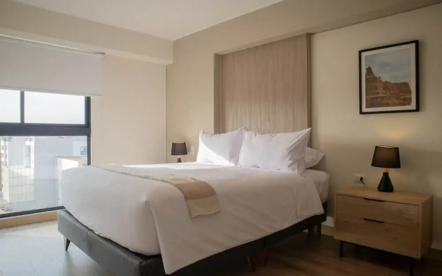 w Impressive 2BR With Balcony in Miraflores