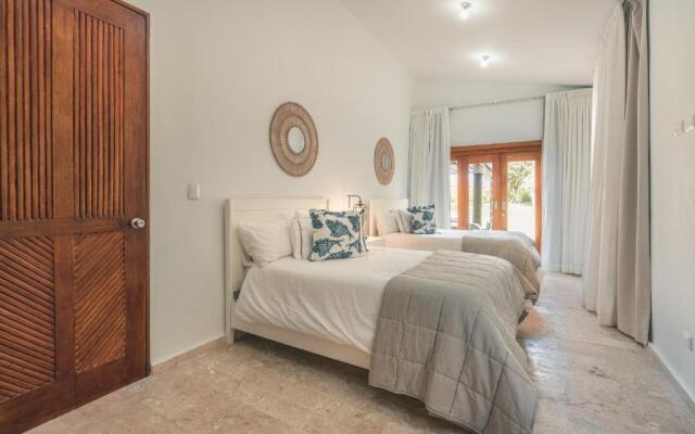 Tropical Villa With Pool at Green Village B843