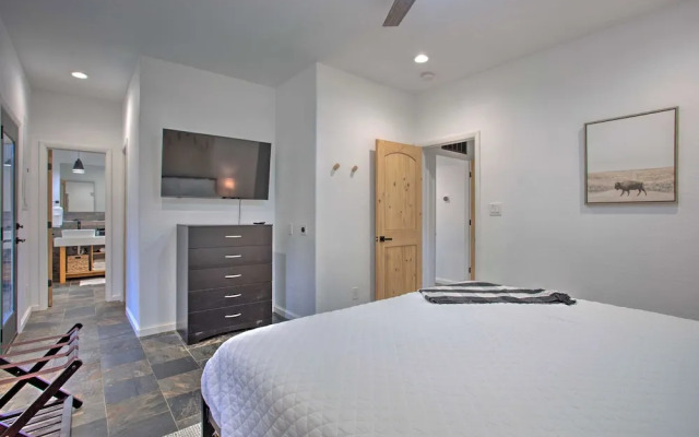 Medicine Park Cabin w/ Mountain Views!