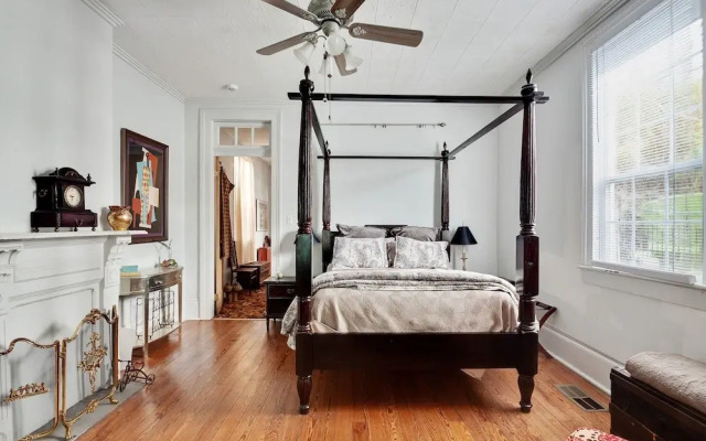 Bywater Home, Parking and Pet Friendly Retreat by RedAwning
