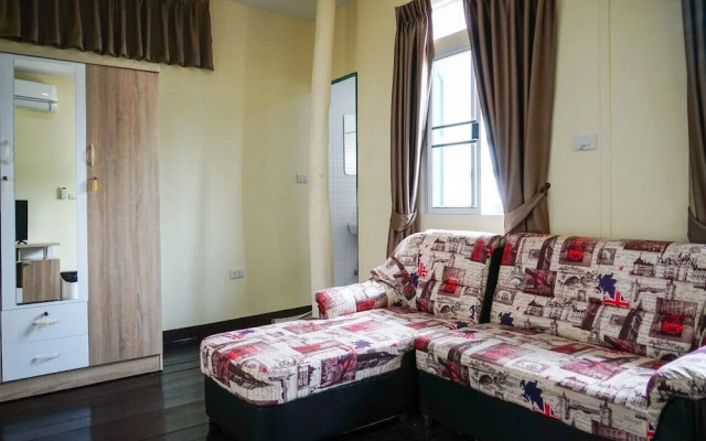 Town Home by The Warehouse Chiang Mai