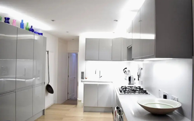 Bright 2 Bedroom Kennington Flat With Garden