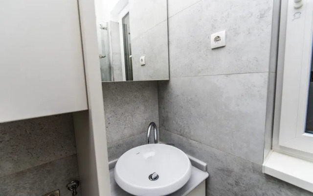 Bright and Modern Duplex in the City Center!